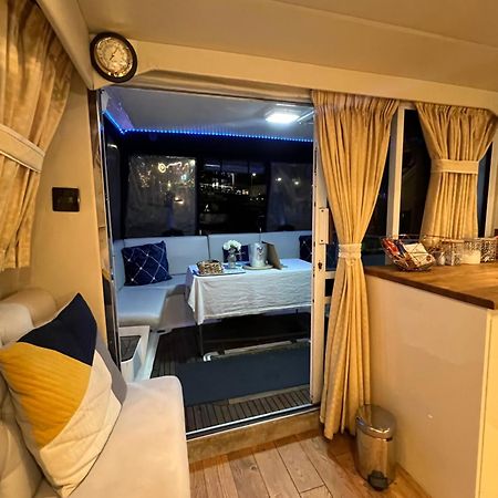 Luxury 40 Foot Yacht On 5 Star Ocean Village Marina Southampton - Minutes Away From City Centre And Cruise Terminals - Free Parking Included Extérieur photo