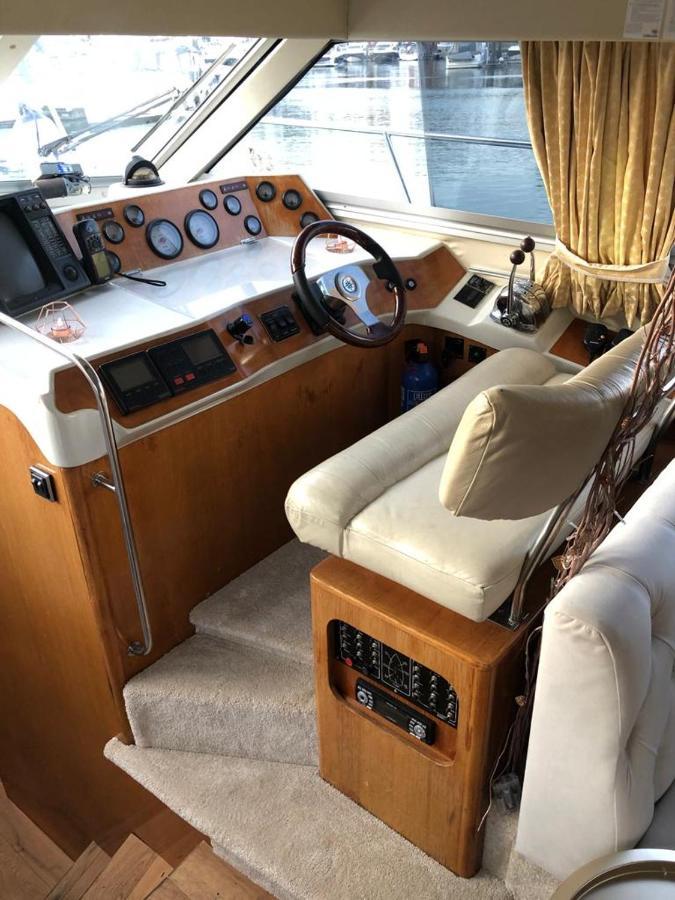 Luxury 40 Foot Yacht On 5 Star Ocean Village Marina Southampton - Minutes Away From City Centre And Cruise Terminals - Free Parking Included Extérieur photo