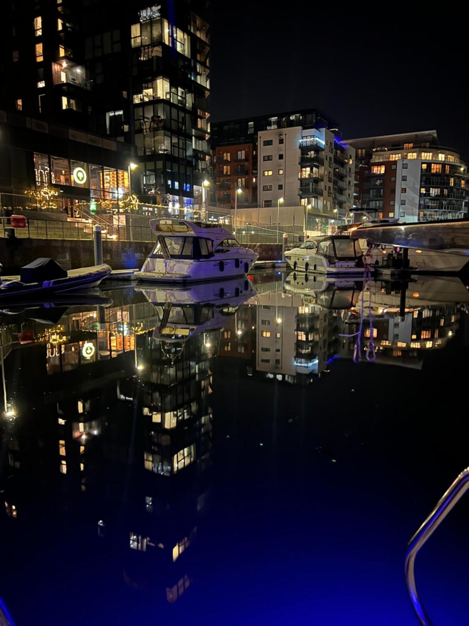 Luxury 40 Foot Yacht On 5 Star Ocean Village Marina Southampton - Minutes Away From City Centre And Cruise Terminals - Free Parking Included Extérieur photo