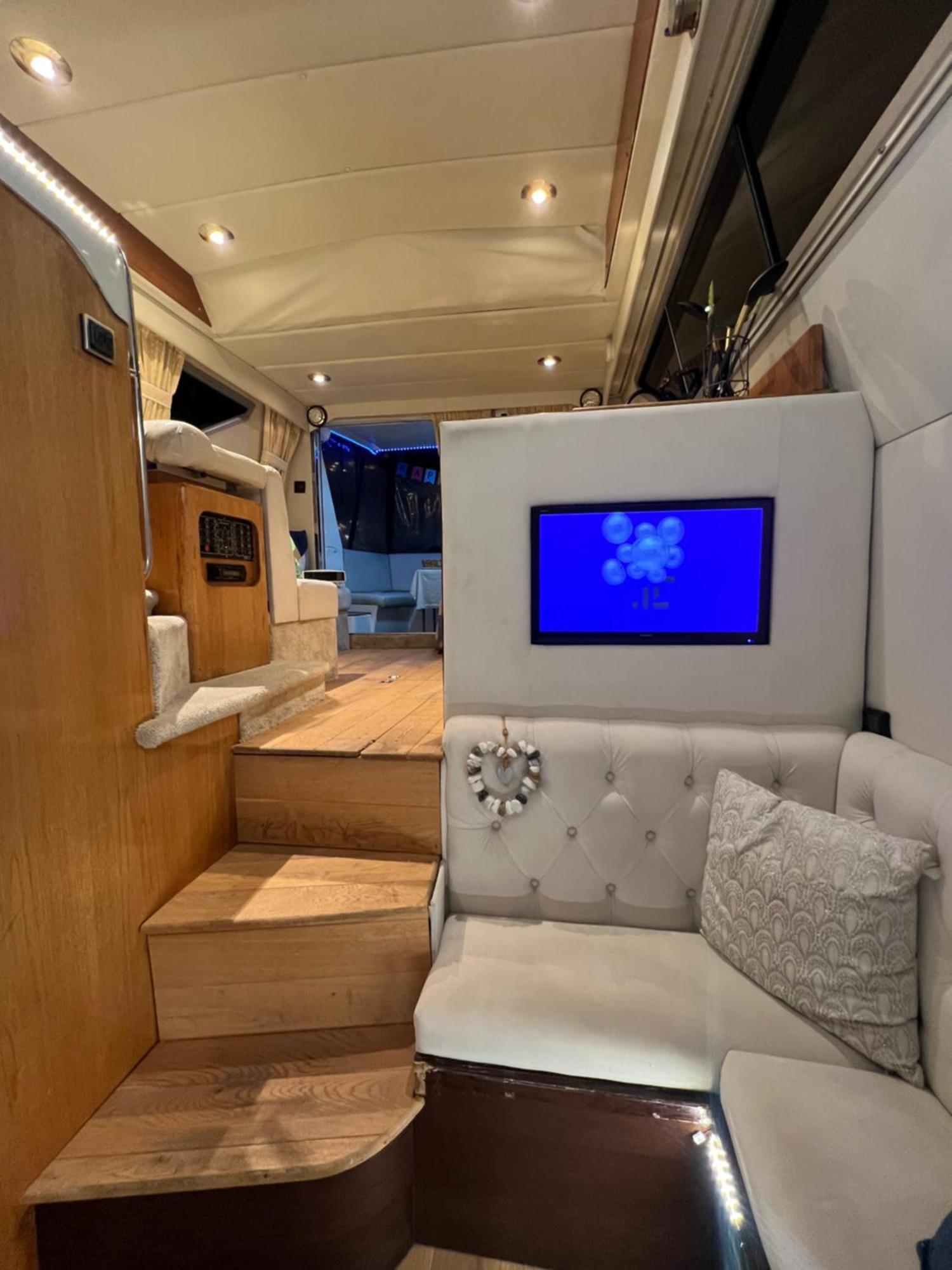 Luxury 40 Foot Yacht On 5 Star Ocean Village Marina Southampton - Minutes Away From City Centre And Cruise Terminals - Free Parking Included Extérieur photo