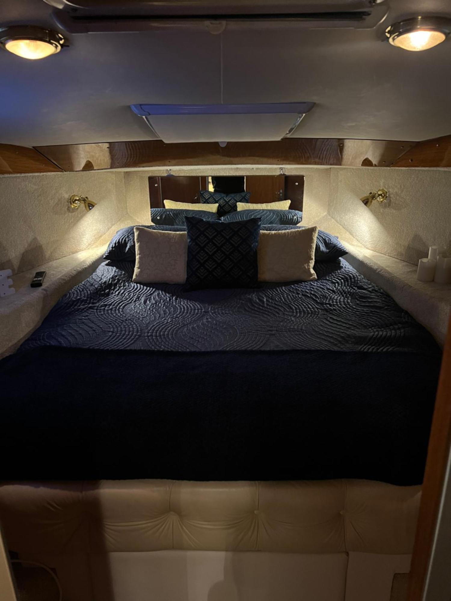 Luxury 40 Foot Yacht On 5 Star Ocean Village Marina Southampton - Minutes Away From City Centre And Cruise Terminals - Free Parking Included Extérieur photo