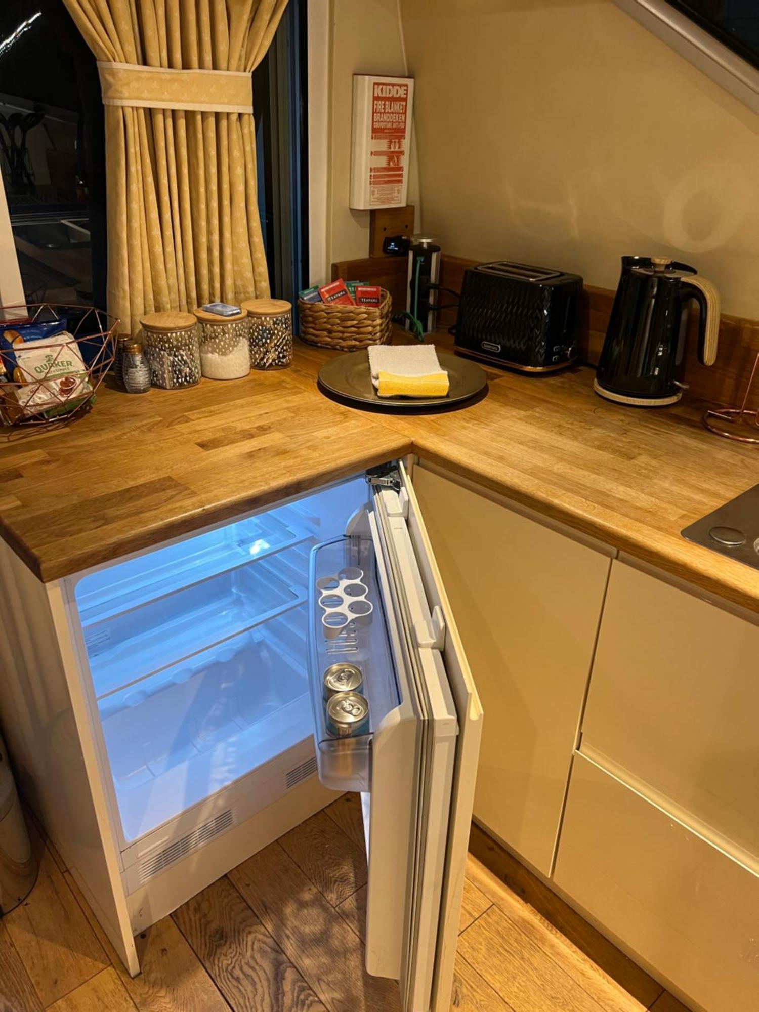 Luxury 40 Foot Yacht On 5 Star Ocean Village Marina Southampton - Minutes Away From City Centre And Cruise Terminals - Free Parking Included Extérieur photo