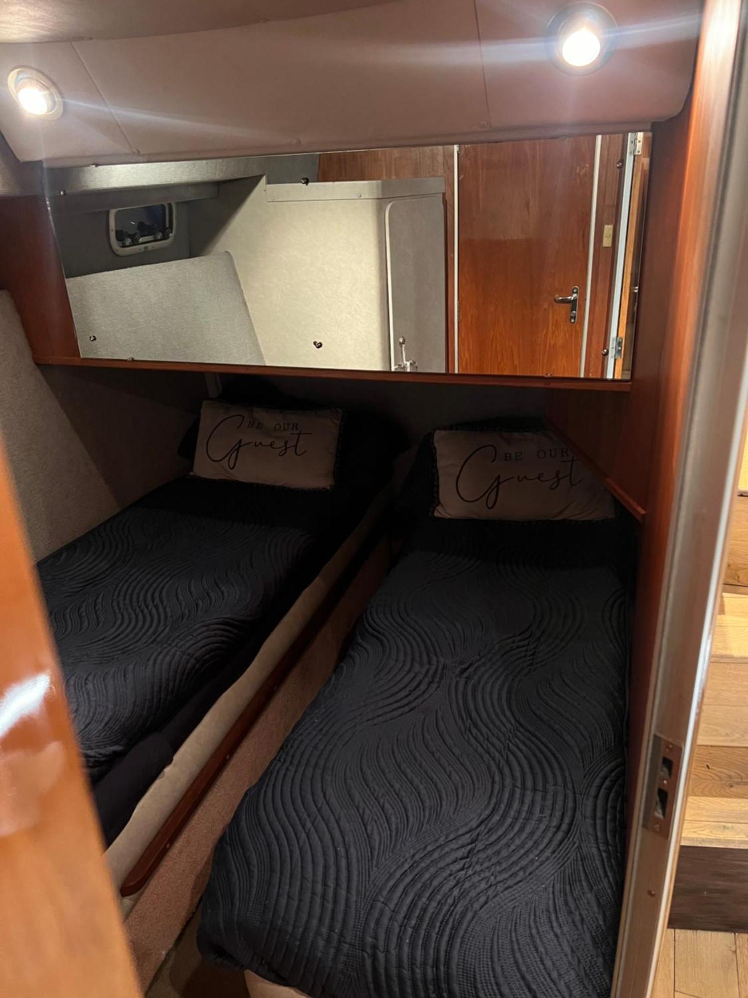 Luxury 40 Foot Yacht On 5 Star Ocean Village Marina Southampton - Minutes Away From City Centre And Cruise Terminals - Free Parking Included Extérieur photo
