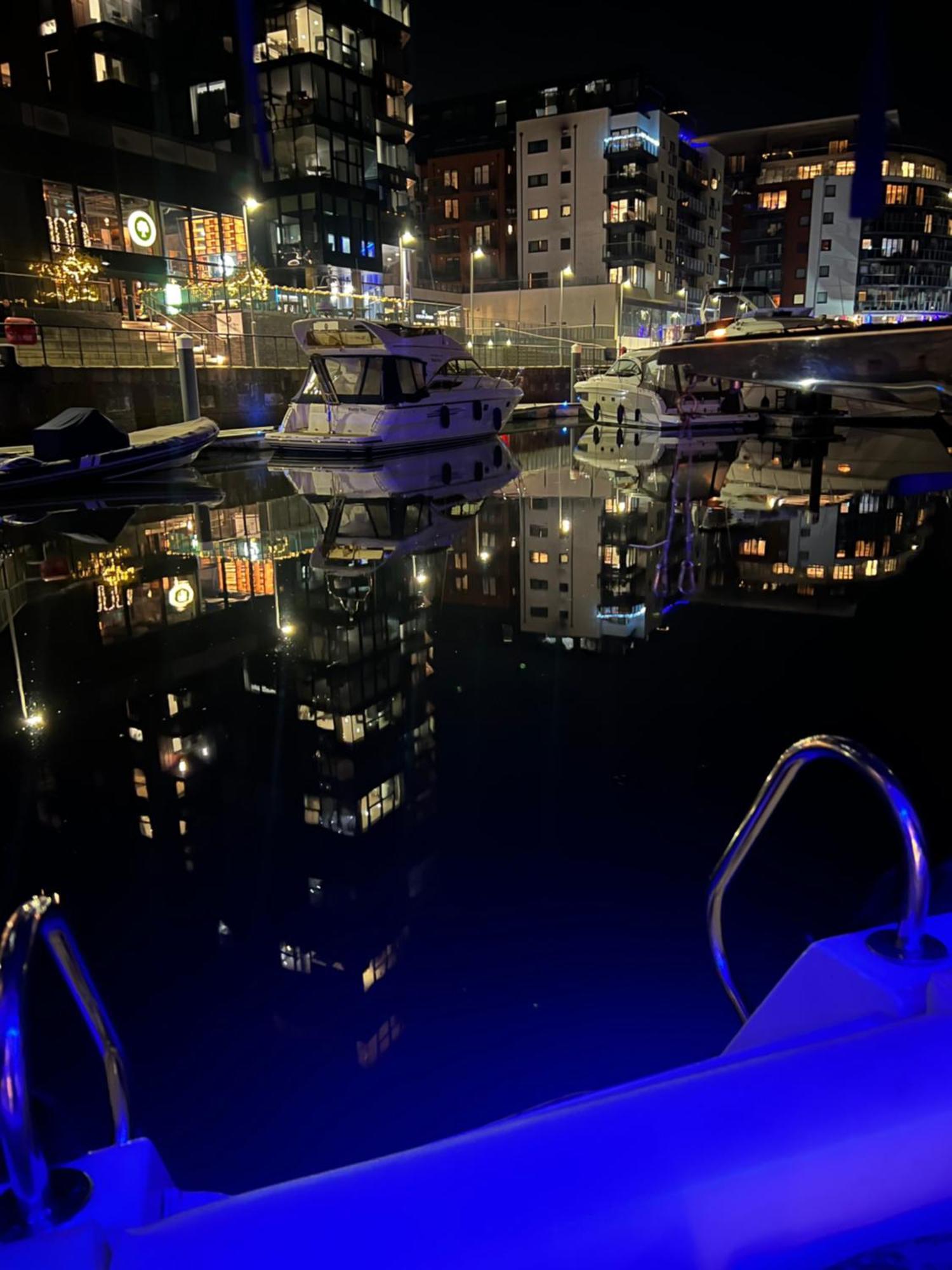 Luxury 40 Foot Yacht On 5 Star Ocean Village Marina Southampton - Minutes Away From City Centre And Cruise Terminals - Free Parking Included Extérieur photo