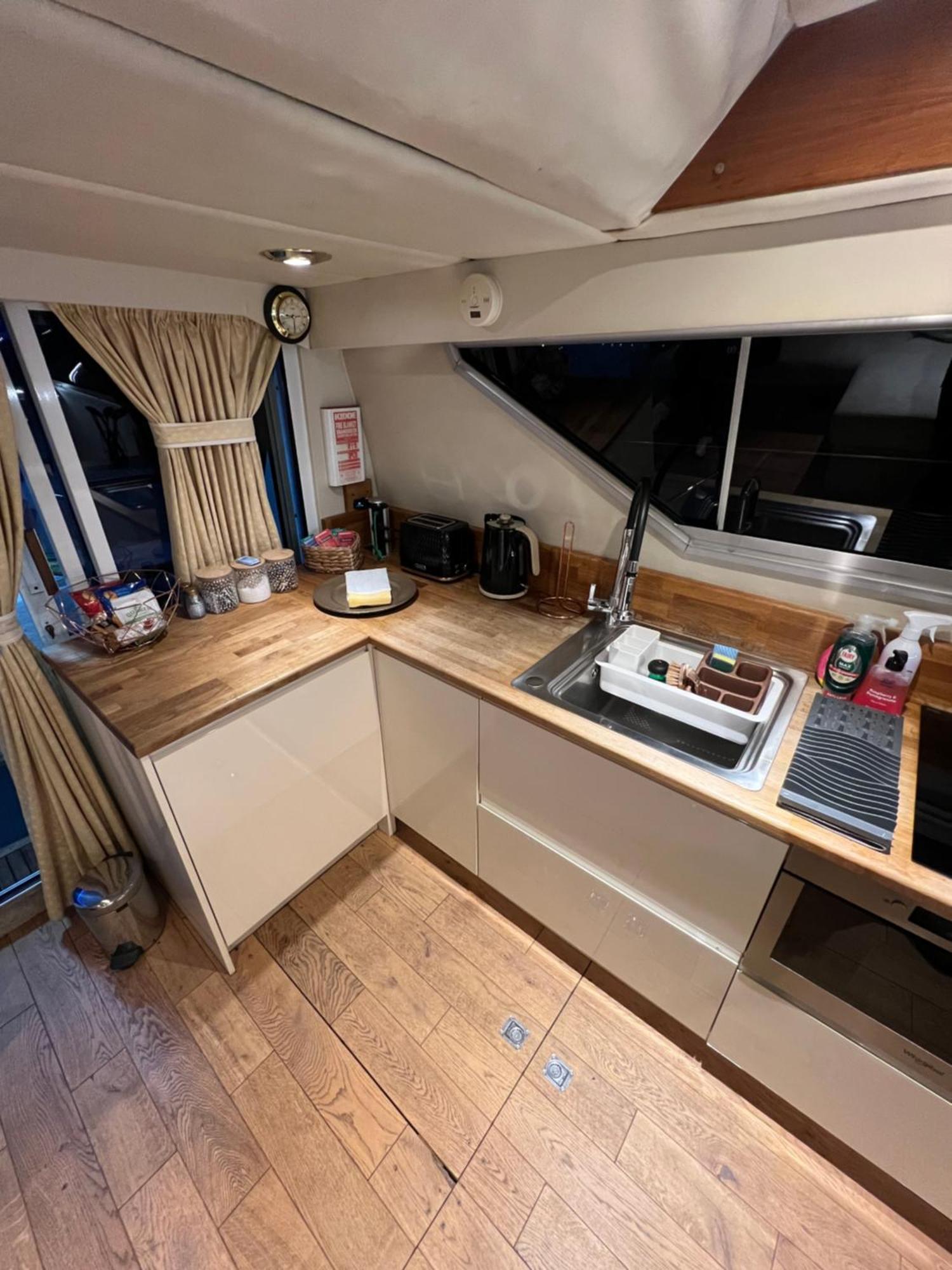 Luxury 40 Foot Yacht On 5 Star Ocean Village Marina Southampton - Minutes Away From City Centre And Cruise Terminals - Free Parking Included Extérieur photo